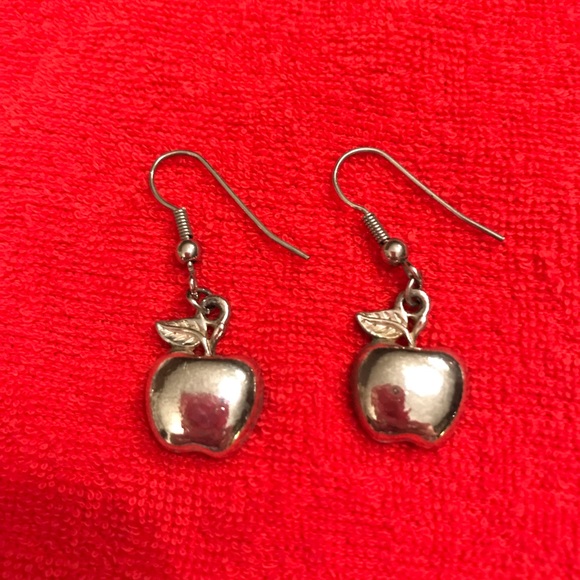 ***VINTAGE*** Sterling Silver Apple Earrings - Picture 1 of 3